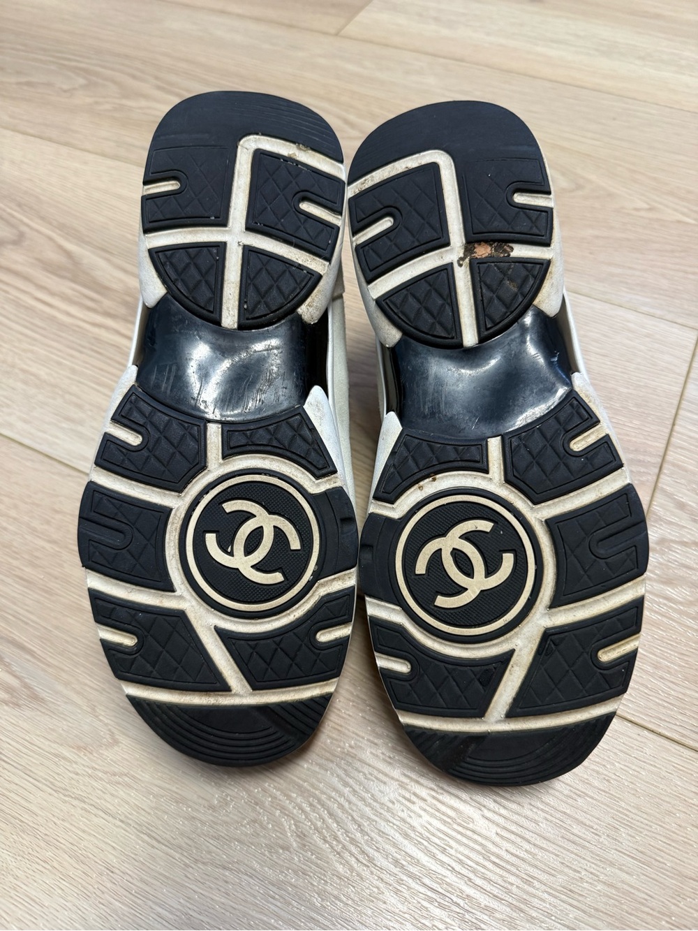 CHANEL White, Silver Glitter and Orange Low-Top Running Sneakers Size 8 (38) - Picture 6 of 16